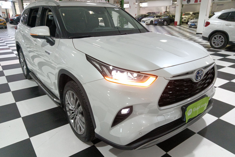 丰田 汉兰达 2022款 双擎 2.5L 四驱尊贵版 7座车身外观3