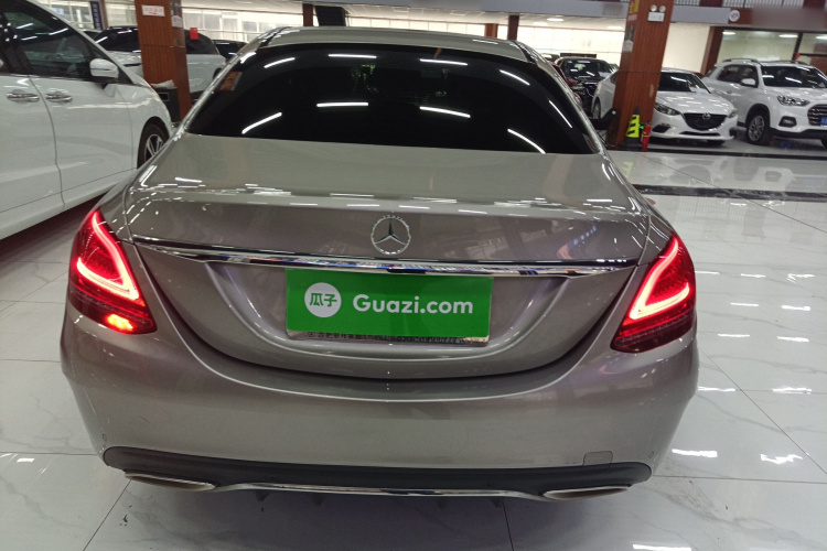 奔驰C级 2019款 C 180 L 时尚型运动版车身外观6