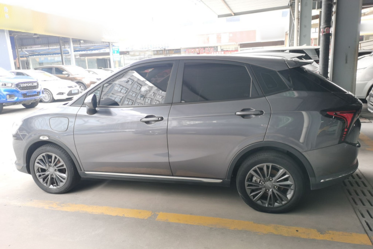 哪吒汽车 哪吒V 2022款 潮 400 Lite车身外观4