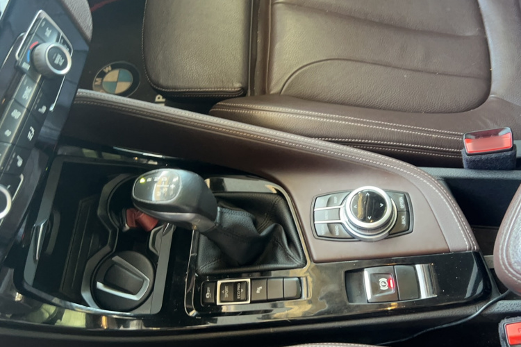 宝马X1 2016款 sDrive20Li 豪华型局部细节9006