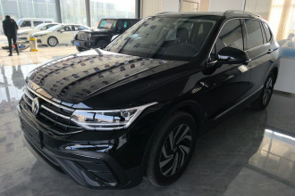 大众 途观L 2025款 出众款 300TSI 自动两驱龙腾版