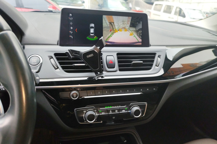 宝马1系 2019款 120i 领先型M运动套装局部细节16