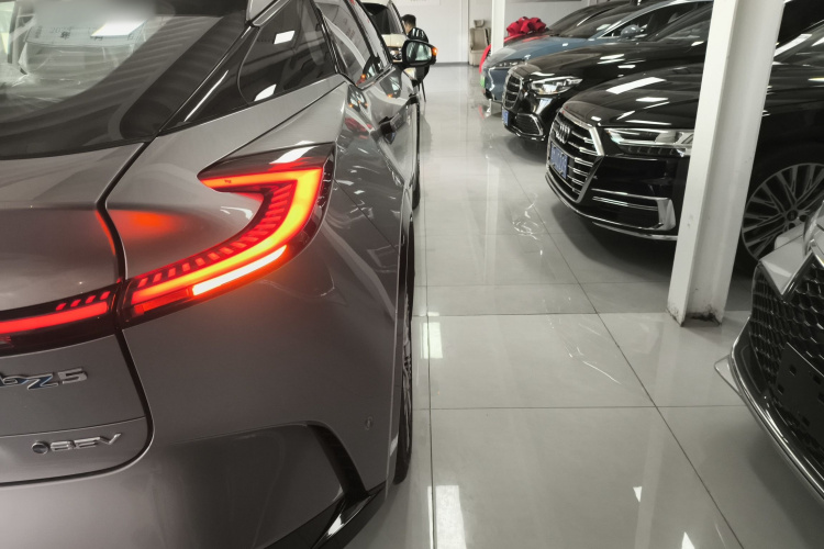 丰田bZ5 2025款 550 PRO智行版车身外观9