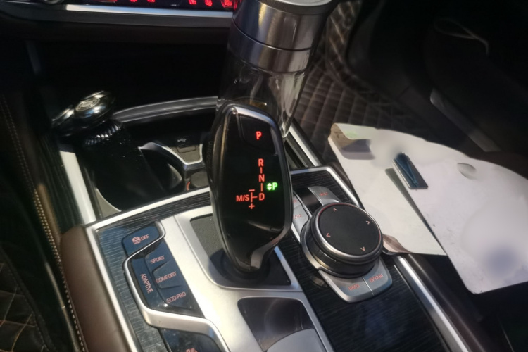 宝马7系 2019款 改款 740Li 尊享型 M运动套装局部细节18