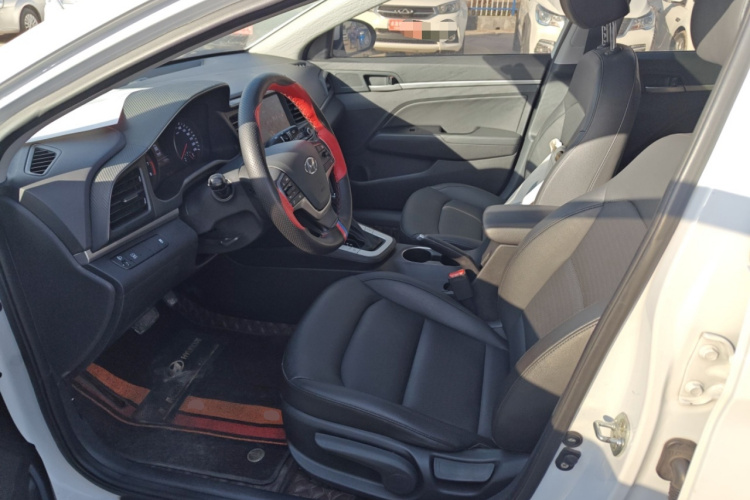 现代 领动 2019款 1.5L CVT智炫·精英型中控内饰19