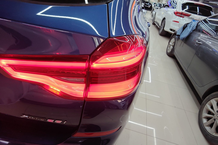 宝马X3 2020款  xDrive28i M运动套装车身外观9