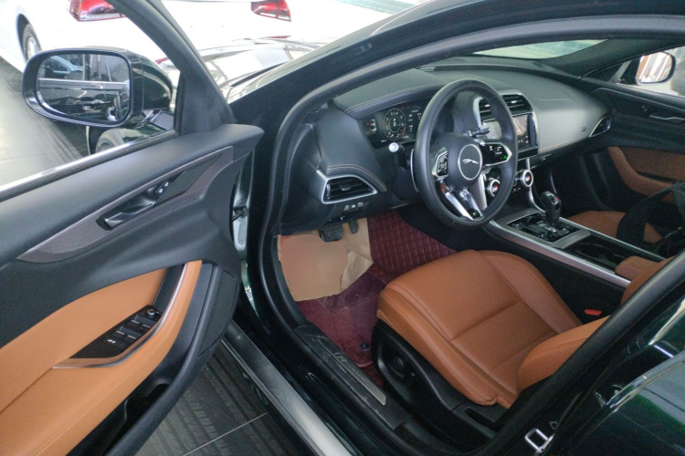 捷豹XEL 2022款 2.0T 250PS R-DYNAMIC S进取运动版中控内饰7003