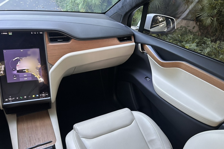特斯拉 Model X 2019款 长续航版中控内饰7006