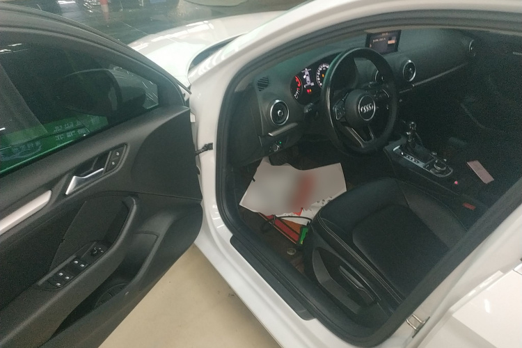 奥迪A3 2018款 30周年年型 Limousine 35 TFSI 进取型中控内饰20
