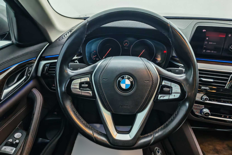 宝马5系 2019款 改款 525Li 豪华套装中控内饰7001