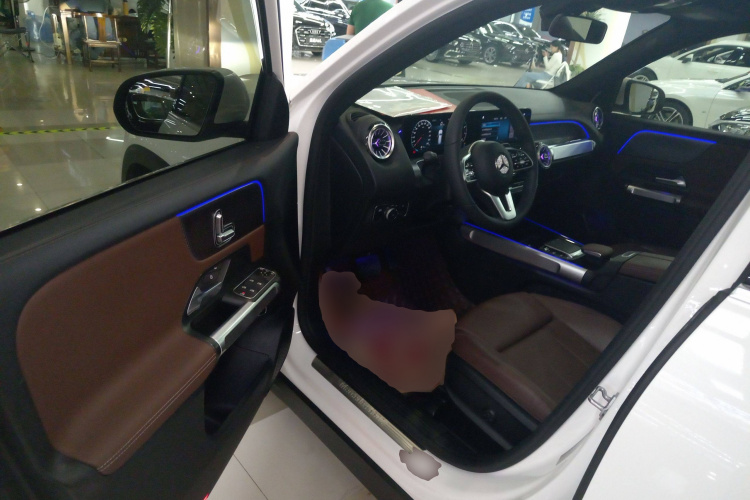 奔驰GLB 2021款 GLB 200 动感型中控内饰7003