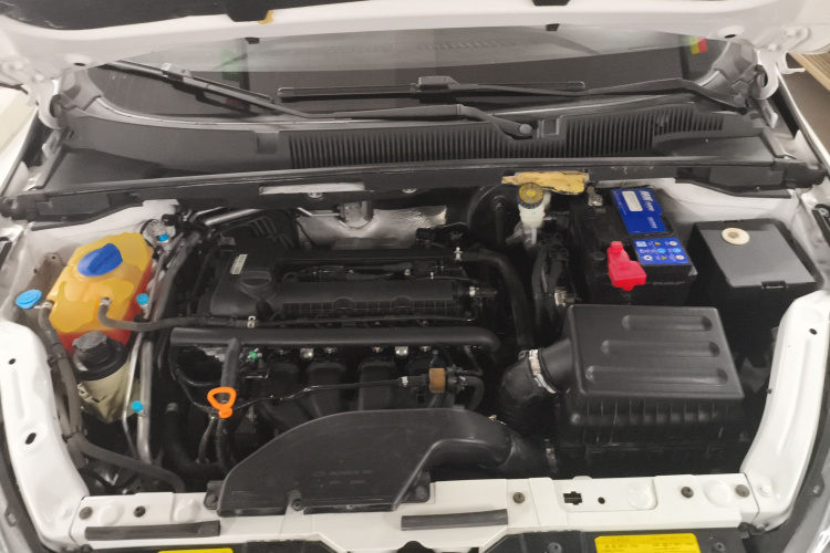 奇瑞 艾瑞泽5 2016款 1.5L CVT领潮版机舱底盘24