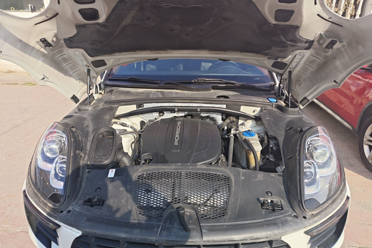 保时捷 2017款  Macan 2.0T机舱底盘24