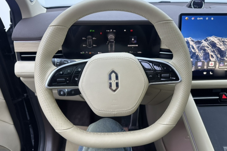 鸿蒙智行 问界M7 2024款 1.5T 智驾四驱Ultra版 5座中控内饰7006