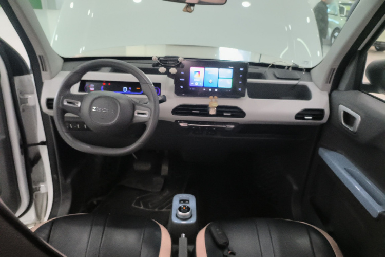 吉利银河 2023款 熊猫mini 200km 耐力熊中控内饰7002