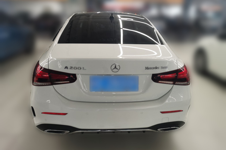 奔驰A级 2019款 A 200 L 运动轿车车身外观6