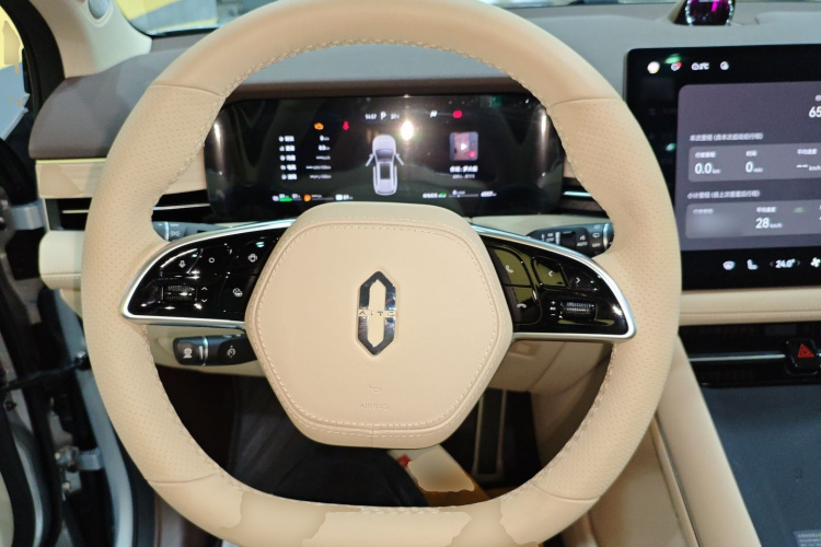 鸿蒙智行 问界M7 2024款 1.5T 智驾四驱Ultra版 5座中控内饰13