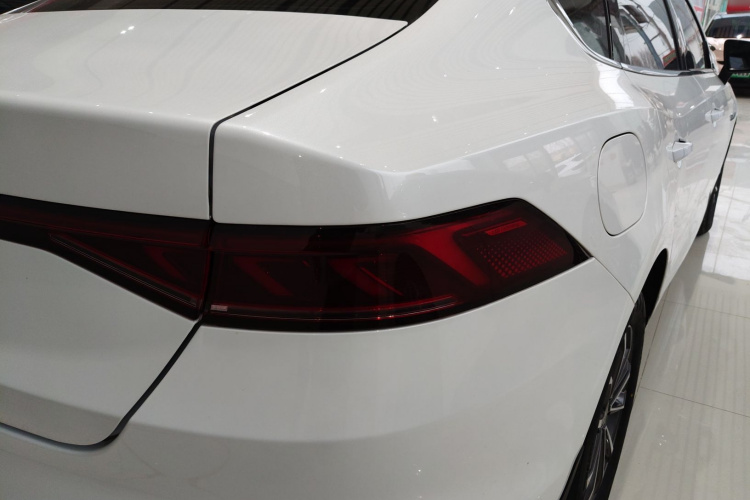 比亚迪 秦PLUS 2024款 荣耀版 DM-i 55KM领先型车身外观9