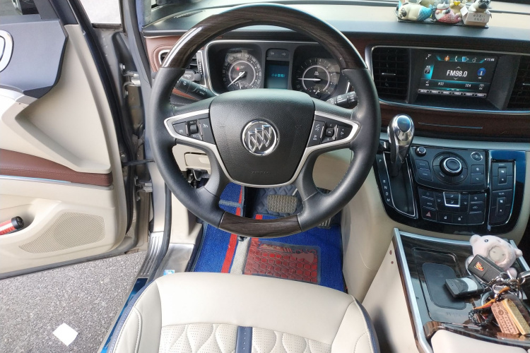 别克GL8 2018款 28T 舒适型 国VI中控内饰13