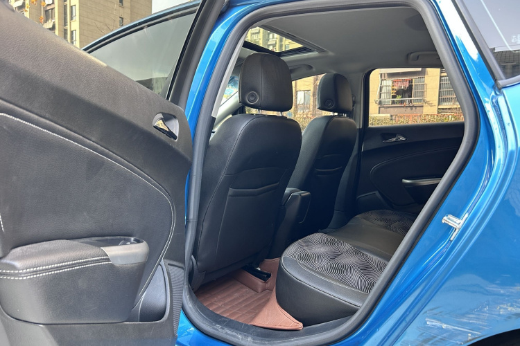 别克 英朗 2014款 XT 1.6L 自动时尚版中控内饰7004