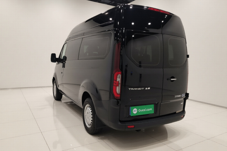 福特 全顺 2023款 2.0T汽油自动多功能商用车中轴中顶5/6座车身外观5