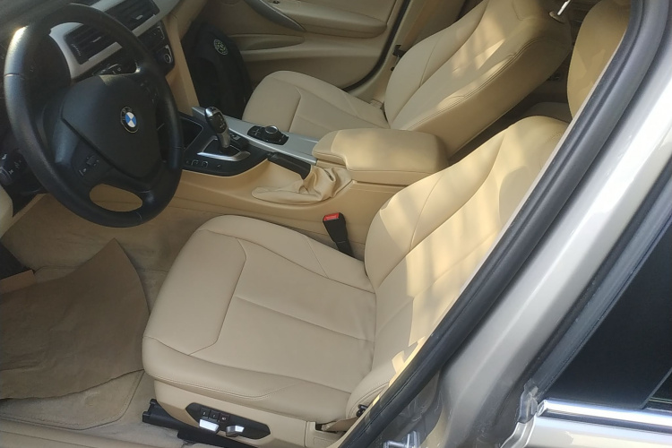 宝马3系 2016款 320Li 进取型局部细节19