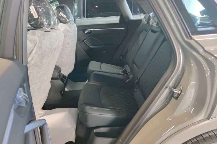 奥迪Q3 2023款 改款 40 TFSI 时尚动感型中控内饰7001