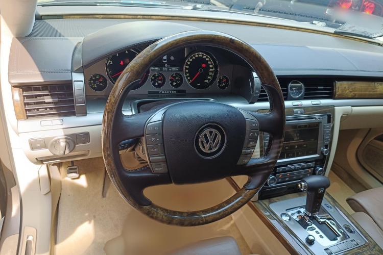 大众 辉腾 2011款 3.6L V6 4座加长Individual版中控内饰13