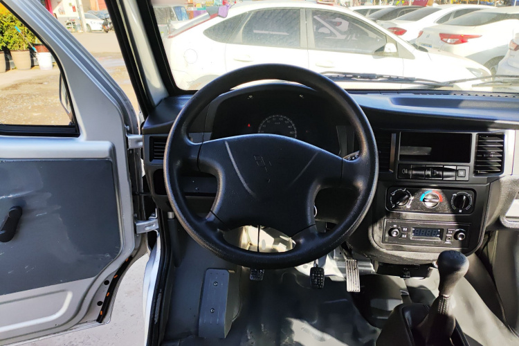 五菱汽车 五菱之光 2023款 1.5L 实用型 5/7座中控内饰13