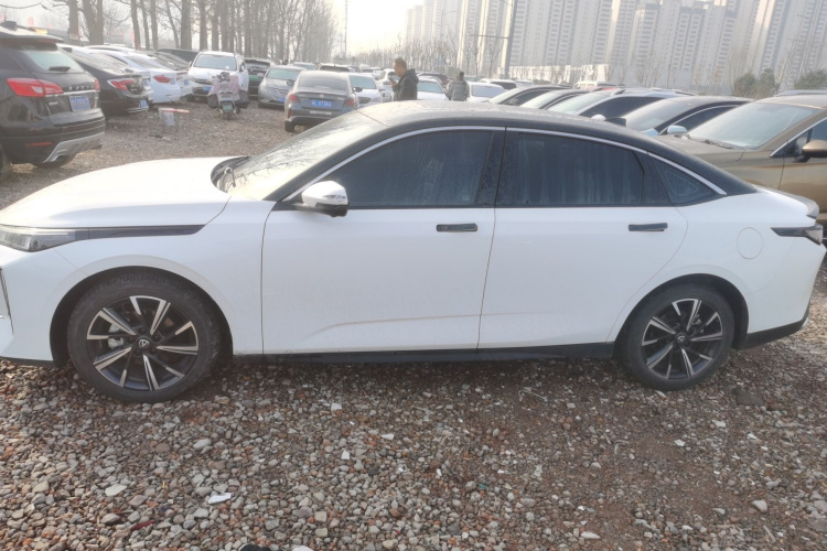 长安 逸动 2024款 1.5T GDI自动 尊贵型车身外观6003