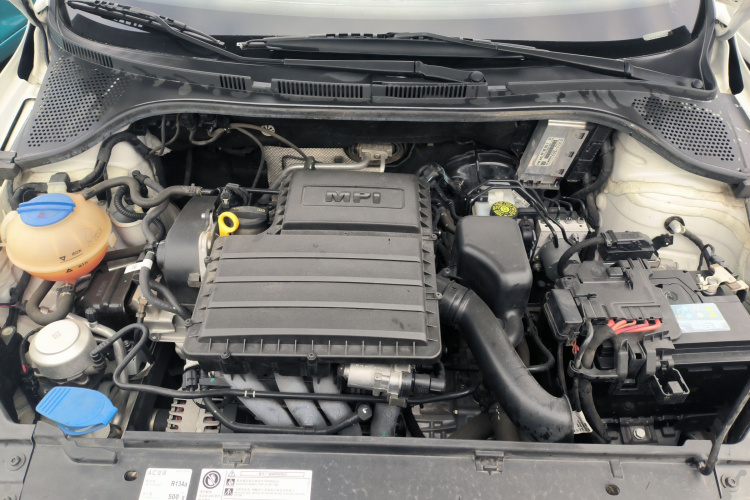 大众 桑塔纳 2021款 1.5L 自动风尚版机舱底盘24