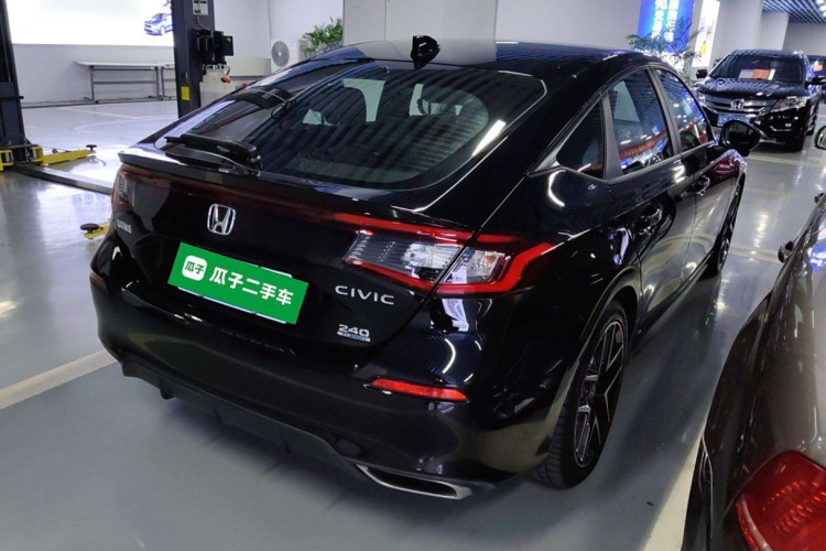 本田 思域 2023款 HATCHBACK 240TURBO 手动极劲版车身外观7