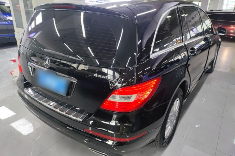 奔驰R级 2014款 R 320 4MATIC 商务型车身外观7