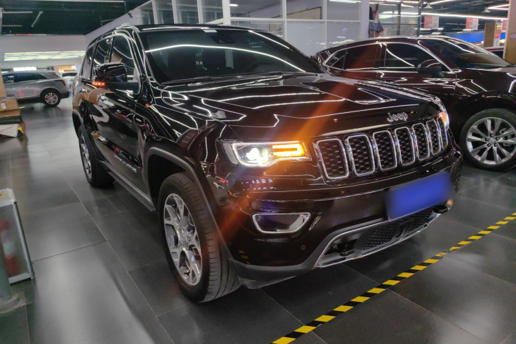 Jeep 大切诺基(进口) 2021款 3.0L 80周年纪念版车身外观3
