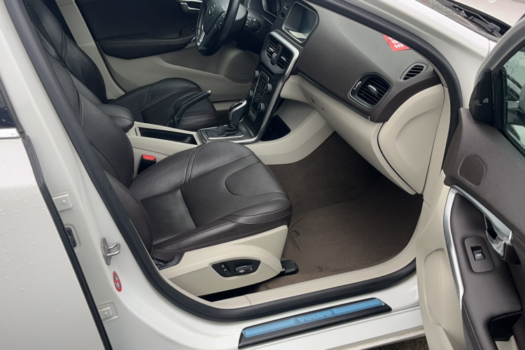 沃尔沃V40 2013款 2.0T 智雅版局部细节9004