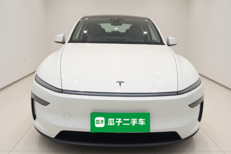 特斯拉 Model Y L 2025款 长续航全轮驱动版车身外观2