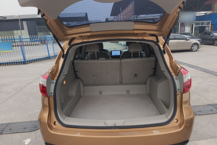 启辰T70 2015款 2.0L 手动睿享版机舱底盘23