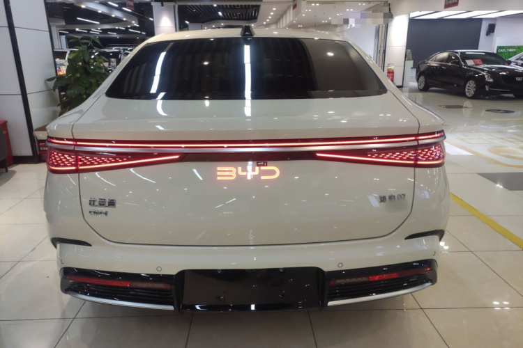 比亚迪 海豹07 DM-i 2025款 智驾版 DM-i 1.5L 125km 尊贵型车身外观6