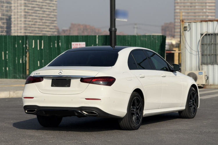 奔驰E级(进口) 2023款 E 300 时尚型运动版车身外观6005