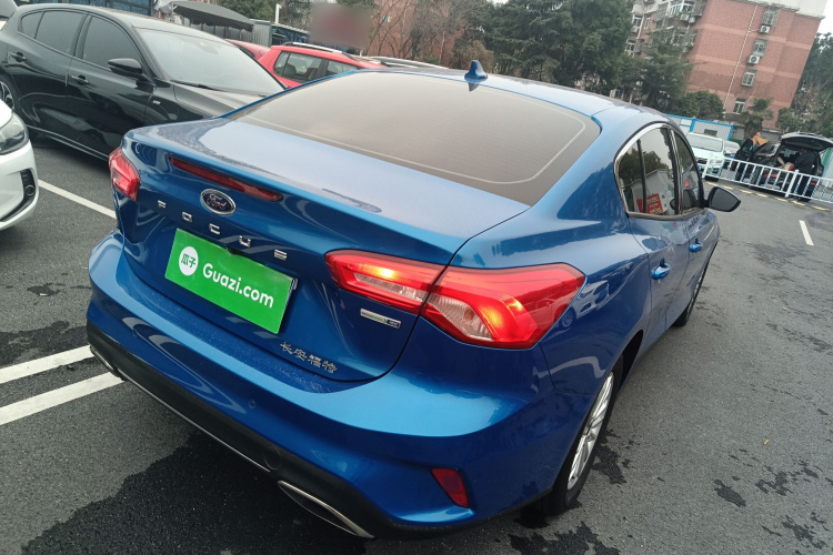 福特 福克斯 2021款 三厢 EcoBoost 180 自动锋潮型车身外观7