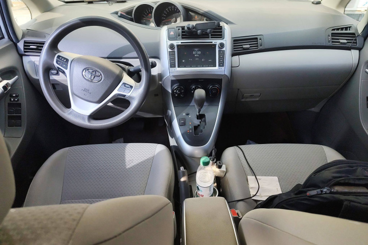 丰田 逸致 2014款 星耀 180E CVT精英版中控内饰12