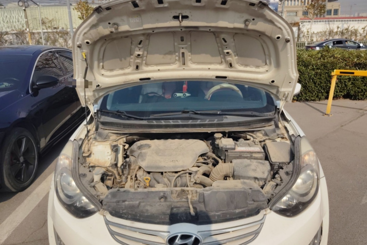 现代 朗动 2013款 1.6L 自动领先型机舱底盘24