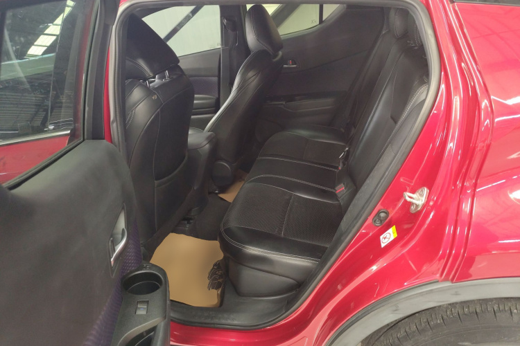 丰田C-HR 2018款 2.0L 领先天窗版 国VI中控内饰7004