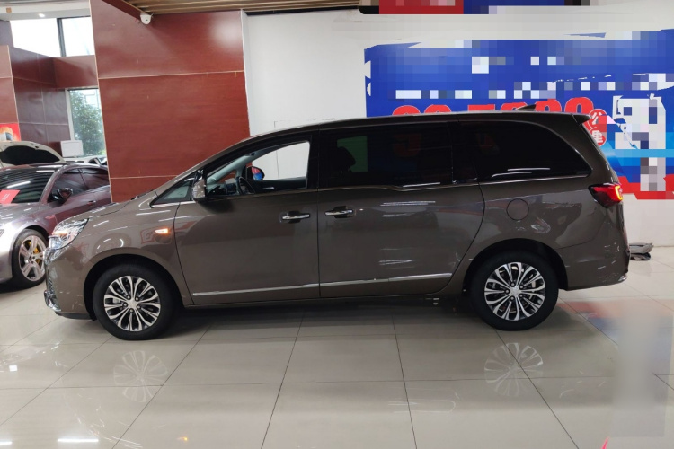 别克GL8 2022款 陆上公务舱 652T 尊贵型车身外观4