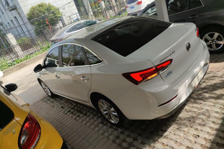 别克 英朗 2021款 改款 典范 1.5L 自动精英型车身外观4