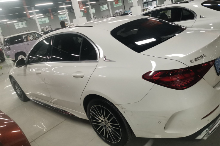 奔驰C级 2023款 改款 C 200 L 运动版车身外观4
