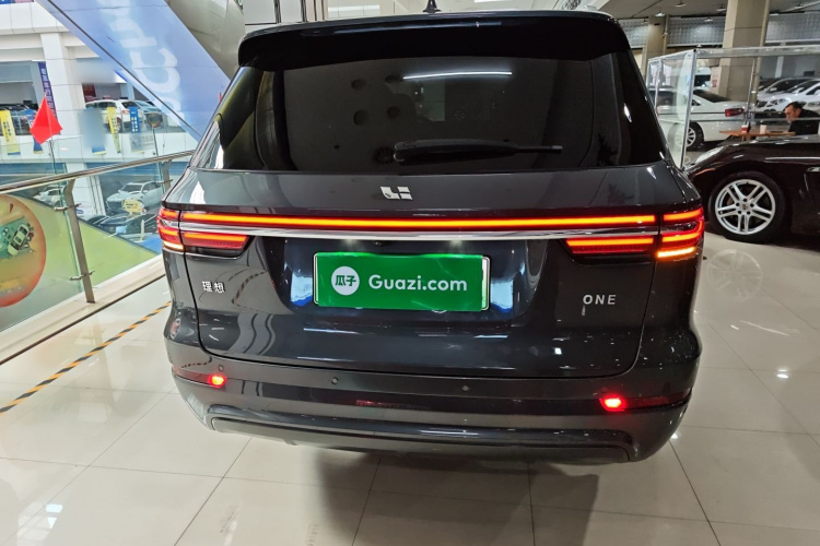 理想汽车 理想ONE 2020款 增程6座版车身外观6