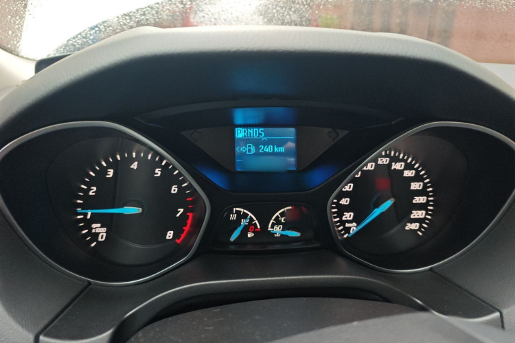 福特 福克斯 2012款 三厢 1.6L 自动风尚型局部细节14