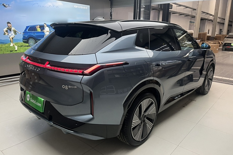 领克08 EM-P 2025款 220km 四驱性能Halo车身外观6005