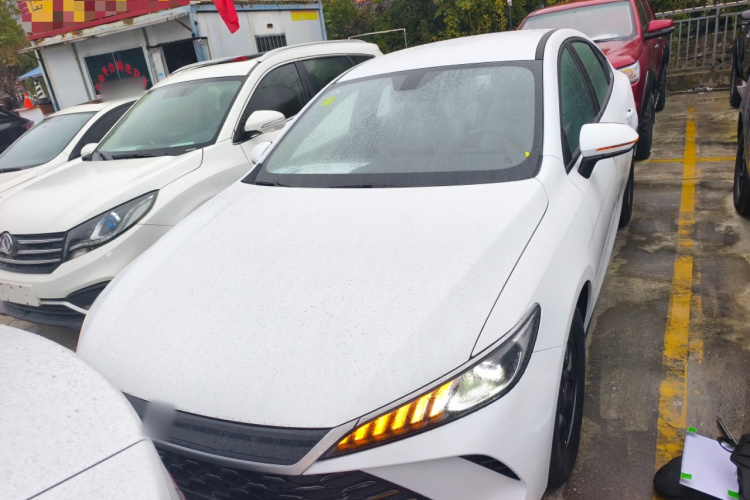 比亚迪 秦PLUS 2025款 DM-i 智驾版 55KM领先型车身外观2